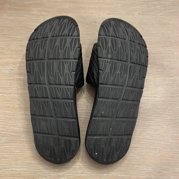 Nike skip ons size 13 - Picture 2 of 2